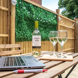  Apartment Vibes: With Outdoor Space