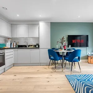  Apartment 1 Bedroom Ocean Village Luxurious, Stylish & Cosy Apartment, Location In Southampton, Sleeps 4 - Summer Special Offer! - By Blue Puffin